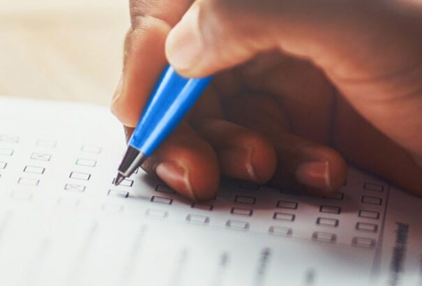 Felmérés: Románia felnőtt lakosságának több mint egyharmada funkcionális analfabéta