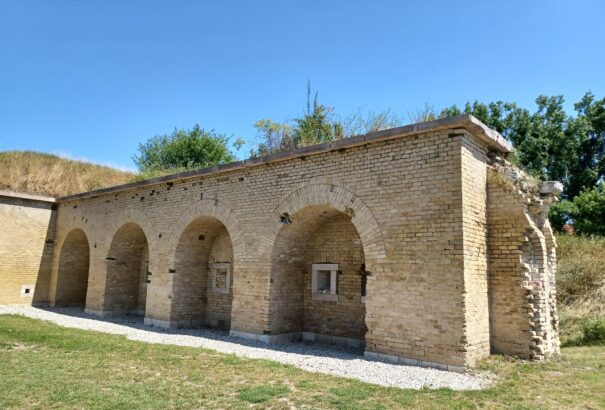 Új közösségi térré alakult a komáromi erődítmény IX. bástyájának környéke