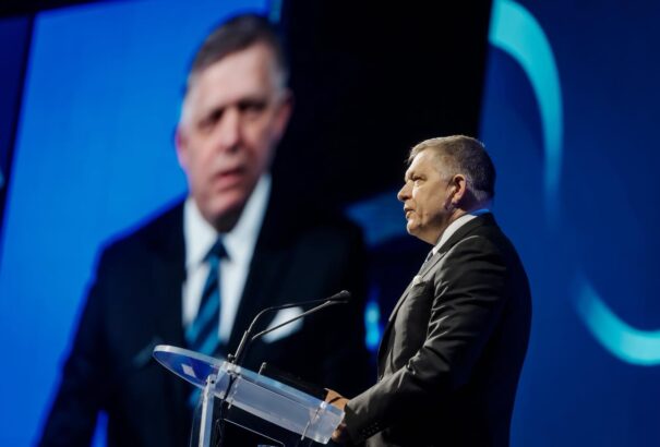 Fico szerint az uniós delegáció vezetője az ellenzék „politikai bérgyilkosaként” érkezett Szlovákiába