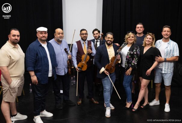 Tapsvihar és telt ház Dunaszerdahelyen – Felvidékig vitte a magyarnótát a Dankó Klub