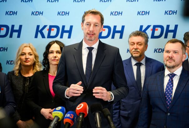 A KDH magyarázza a bizonyítványát: Nem mi szavaztunk a Smer javaslataira, hanem ők a mieinkre