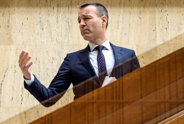 Drucker az iskolaösszevonásról: Gyengék a diákok matekeredményei, pedig 100 millió euróval támogatjuk a kisiskolákat