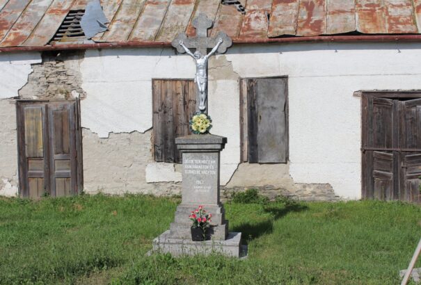 Tóth Ferenc: Mindenkinek a maga keresztje