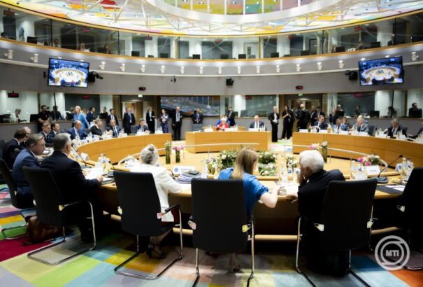 EU-csúcs – Huszonhat tagállam vezetője Ukrajna csatlakozási folyamatának további felgyorsítására ösztönzi az Európai Bizottságot
