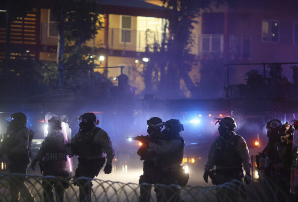 Trump 2000 nemzeti gárdistát vezényel Los Angelesbe – Feszült a politikai és társadalmi helyzet