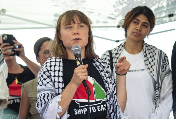 Greta Thunberget deportálták Izraelből – segélyszállítmánnyal próbált Gázába jutni