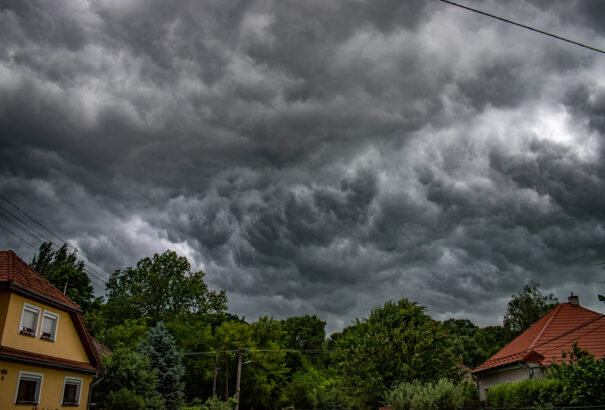 Vihar, erős szél és jégeső is várható csütörtökön este