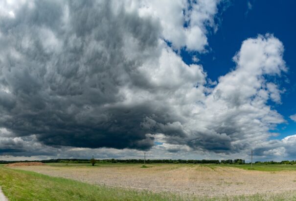 Kánikula és fülledt idő várható vasárnap, többfelé csapadékkal, akár viharokkal