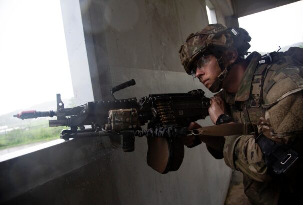 Az USA fokozott biztonsági készültséget rendelt el a katonai bázisain