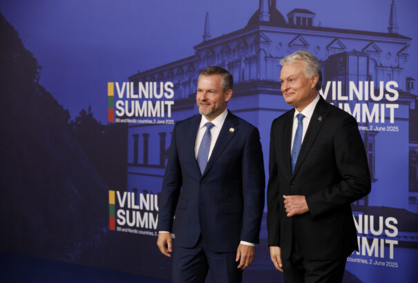 Pellegrini a B9-ben: Szlovákia támogatja a NATO védelmi kiadásainak tervezett emelését