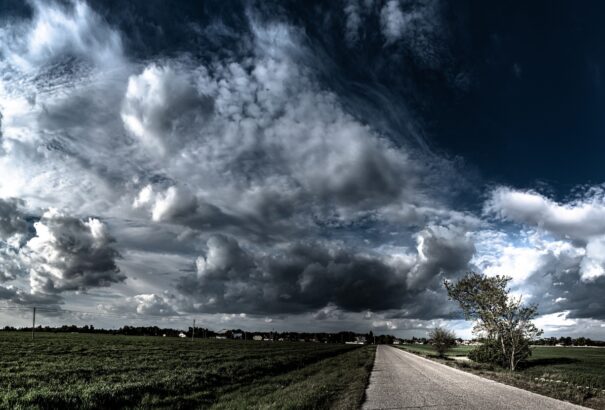 Durva lesz a hétfő: Drasztikus lehűlés és viharok jönnek