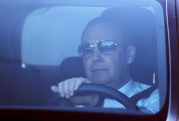 Medvegyev: A béketárgyalások célja Oroszország teljes győzelme