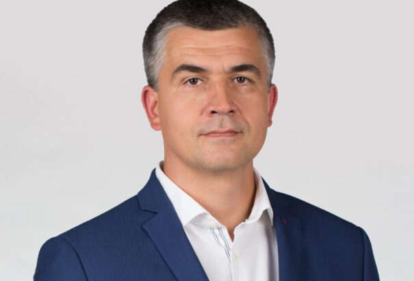 A megye déli részén élőkért dolgozunk – beszélgetés MUDr. Juhász Péterrel (Magyar Szövetség), a Besztercebánya Megyei Önkormányzat alelnökével