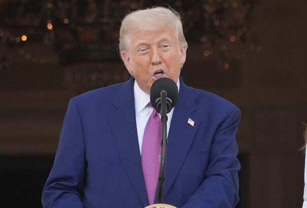 Trump: Ha Irán támadást indít amerikai célpontok ellen, meg fogja érezni az amerikai hadsereg teljes erejét