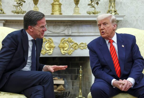 Hízelgők viadala: Rutte SMS-ben ajnározta Trumpot az Irán elleni támadásért
