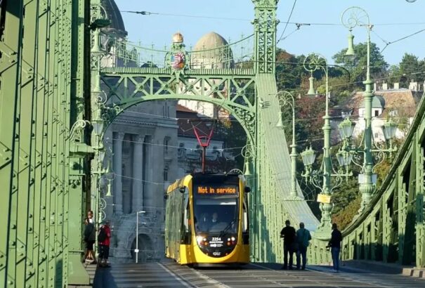 Micskó András: Mi harminc? – Mi mennyi? – Budapest csődközelben