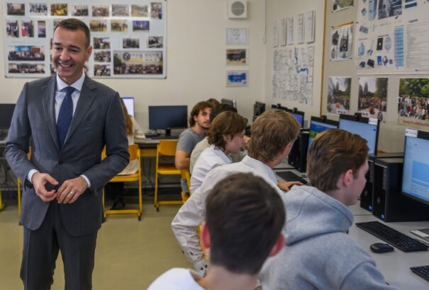 Egy utcában akár három iskola is működik – Drucker iskolaösszevonások tervez, teljes épületek és osztályok kerülhetnek megszüntetésre