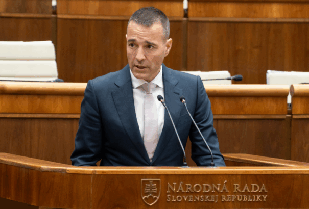 Drucker szerint nem kell lemondania Šaškónak a mentőállomások pályázata miatt