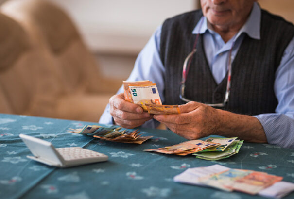 Több ezer szlovákiai nyugdíjas nyugdíjának összege változik júliustól. Nézze meg, hogy Ön is érintett-e
