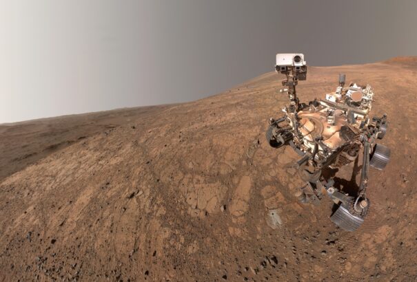 Lenyűgöző fotót készített a NASA a Mars egyik holdjáról