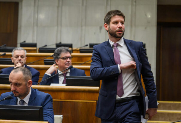 Ipsos-felmérés: Továbbra is vezet a Progresívne Slovensko – Erősödik a Republika, küszöb alatt a Magyar Szövetség