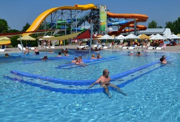 Kiállás a Vadas fürdő mellett: lakosok, dolgozók és vállalkozók is tiltakoztak a bezárás ellen