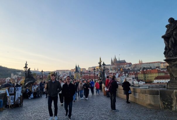 Fogy a cseh népesség: több halálozás és csökkenő születésszám jellemzi az évet