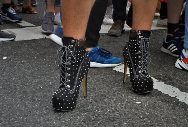 Kizárás fenyegeti a CSU veteránját egy drag queen elleni tüntetés miatt