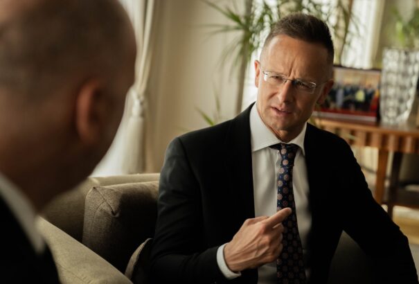 Szijjártó Pozsonyban járt és ismét elkerülte a Magyar Szövetség székházát