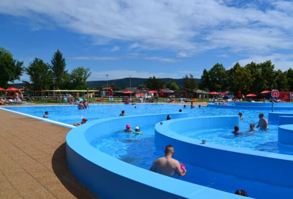A Vadas fürdő továbbra is zárva marad, folytatódik a medencék fertőtlenítése és tisztítása