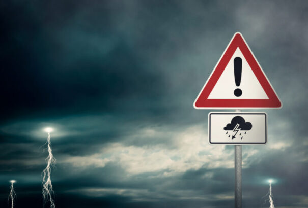 Szupercellák és heves viharok várhatók Szlovákiában – figyelmeztetést adtak ki több járásra