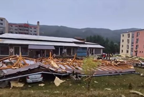 Zivatarlánc és szupercellák tarolták le Szlovákiát – tetőket tépett fel a szél, utakat kellett lezárni