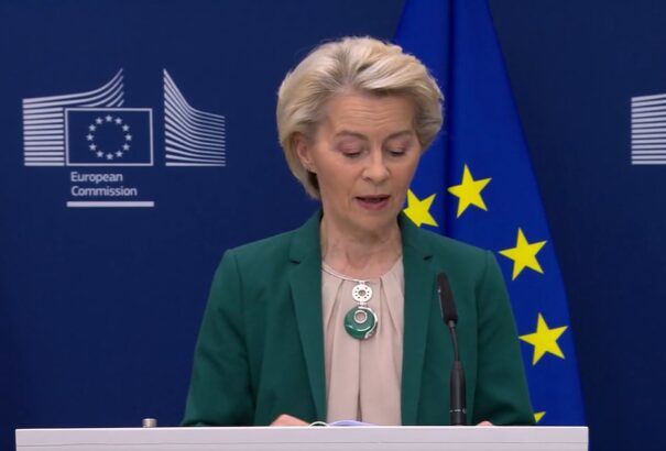 Brüsszel (egyelőre) nem aktiválja a büntetővámokat az USA ellen