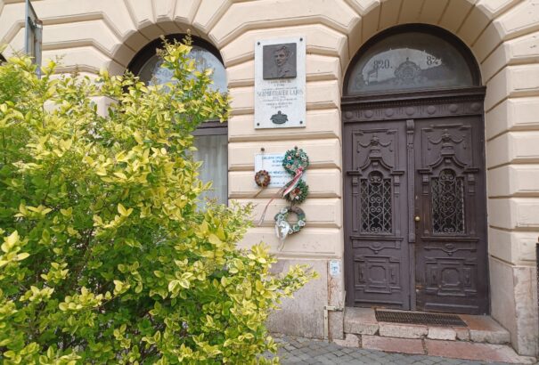 Megújult ablakok ékesítik a Komáromi Művészeti Iskola belvárosi épületét