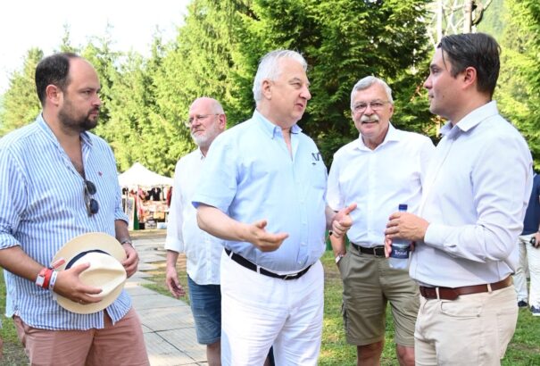 Így csókolt kezet Semjén Zsolt a progresszív magyarelleneseknek Tusványoson