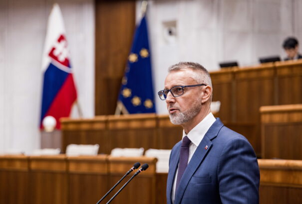 Raši: Minél kevesebb törvényt kellene gyorsított eljárásban megtárgyalni