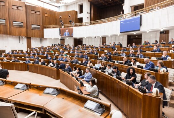 Idén 14,3 millió eurót kapnak a költségvetésből a politikai pártok a választási eredmények alapján