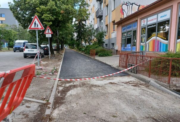 Tovább bővülnek Komárom kerékpáros útszakaszai – Képekkel