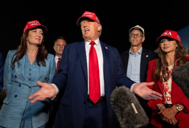 Megszólalt Trump az amerikai fegyverszállítások leállításáról: Bidenék túl sok fegyvert adtak, kiürültek a raktáraink