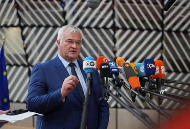 Debrecen helyett Dobracsin: Az ukrán külügy kötelezővé teszi az ukrán elnevezést a külföldi városok esetében is