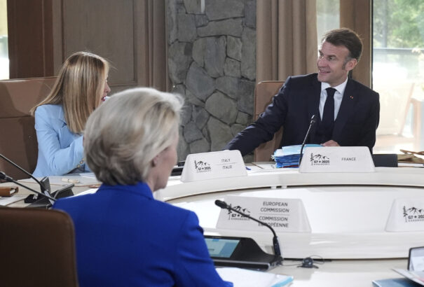 Macron szerint még nem lefutott az EU-USA vámmegállapodás ügye: további tárgyalásokat szorgalmaz