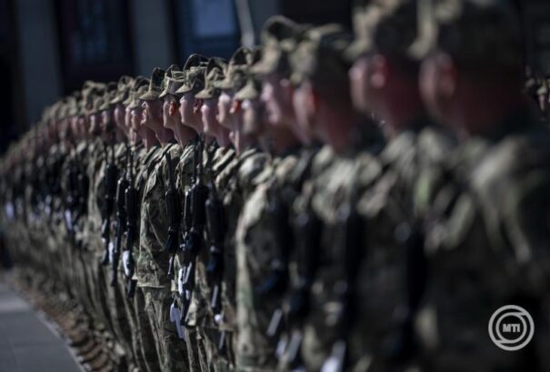 Százhúsznál több újonc vonult be Győrben a légvédelmi rakétaezredhez