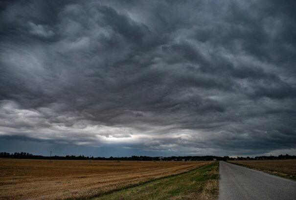 Újabb fordulat az időjárásban: fullasztó hőség és zivatarok várhatók csütörtökön