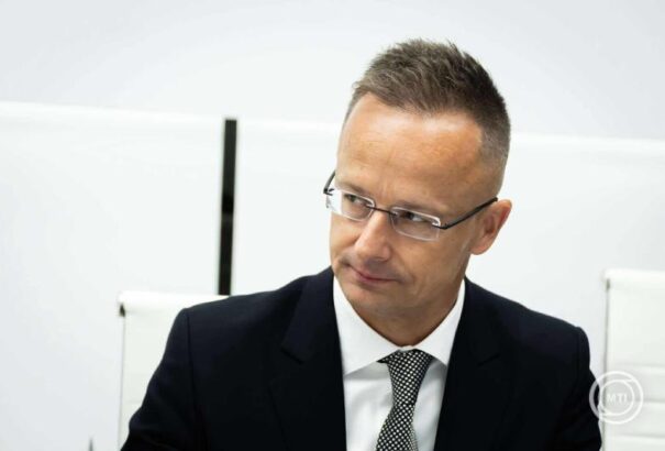 Szijjártó Péter: bárhogy fenyegetőzik Volodimir Zelenszkij, Magyarország nem támogatja Ukrajna EU-csatlakozását