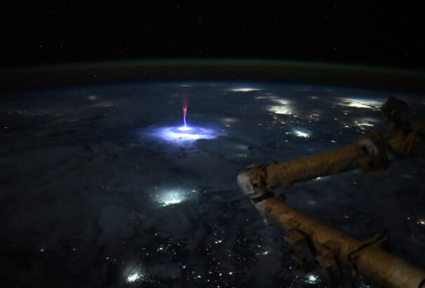 Rendkívüli jelenséget kapott lencsevégre az űrből Kapu Tibor társa