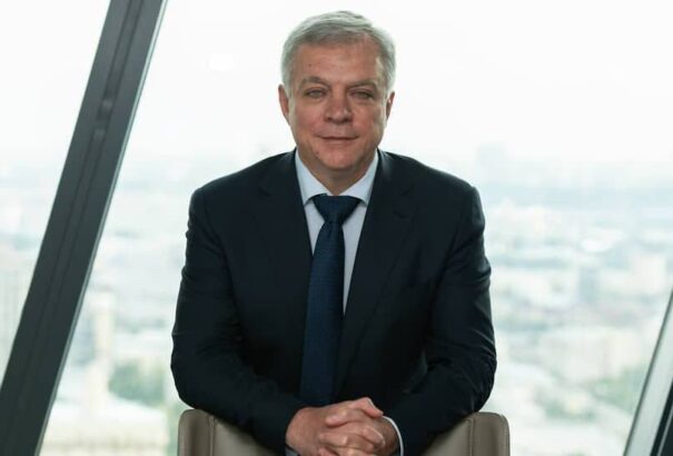 Újabb orosz fejes zuhant ki egy sokadik emeleti ablakból