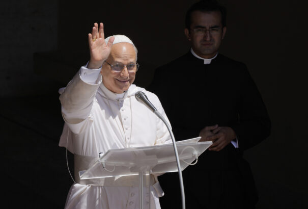 Naponta száz kilogramm levél érkezik XIV. Leó pápához Róma legnagyobb postájára