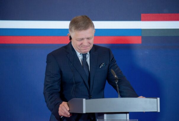 Az SaS szerint a parlament kötelezte Ficót arra, hogy támogassa az oroszellenes szankciókat