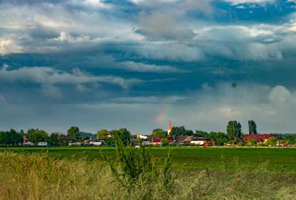 Hidegfront hozhat záporokat és zivatarokat kedden