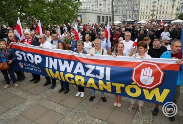 Több lengyel városban tüntettek a kormány és az EU migrációs politikája ellen